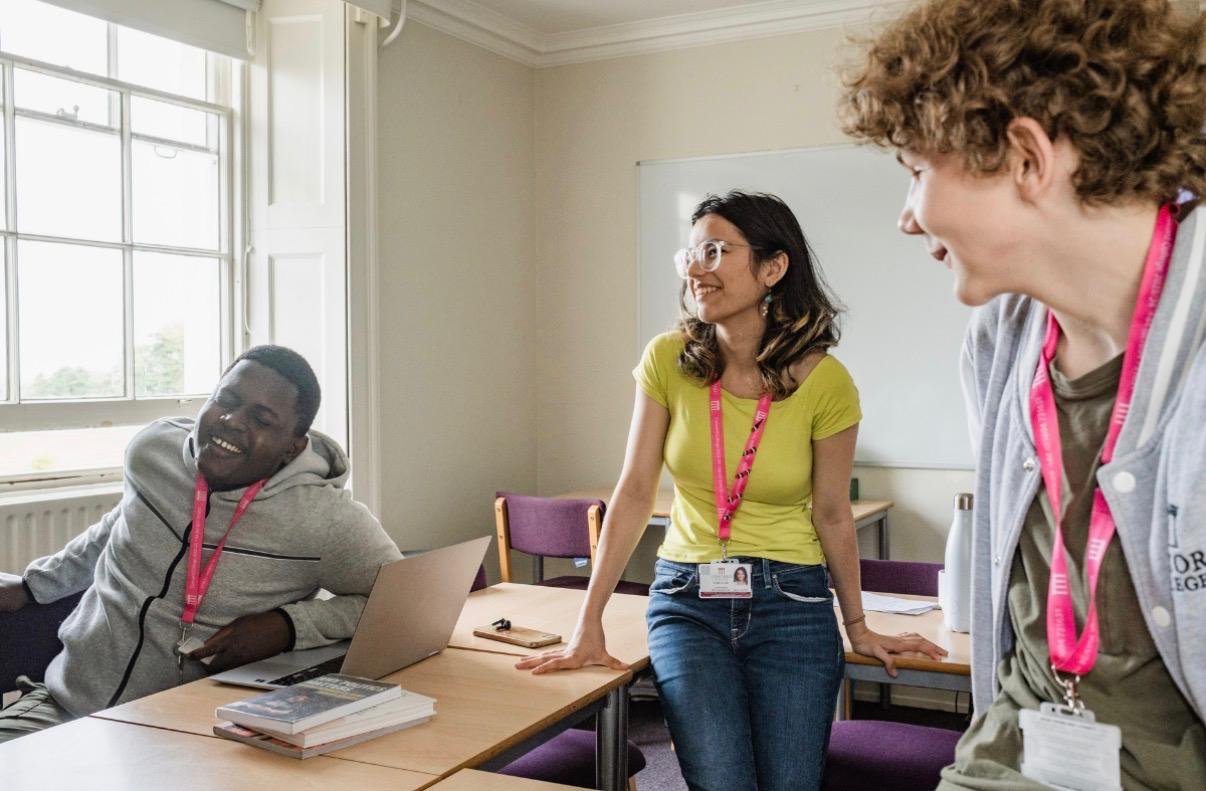 features.items.3.title