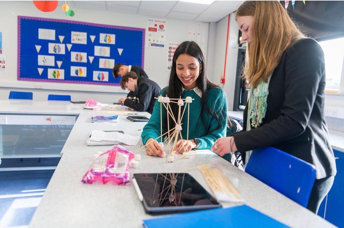 features.items.4.title